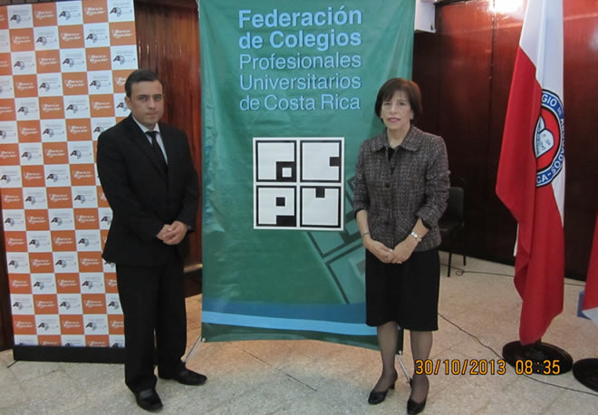Presidente de la Federación de Colegios Profesionales Universitarios de Costa Rica, Gary Amador y la Coordinadora del proyecto DevalSimWeb en Universidad de Costa Rica, Dra. Leda Badilla