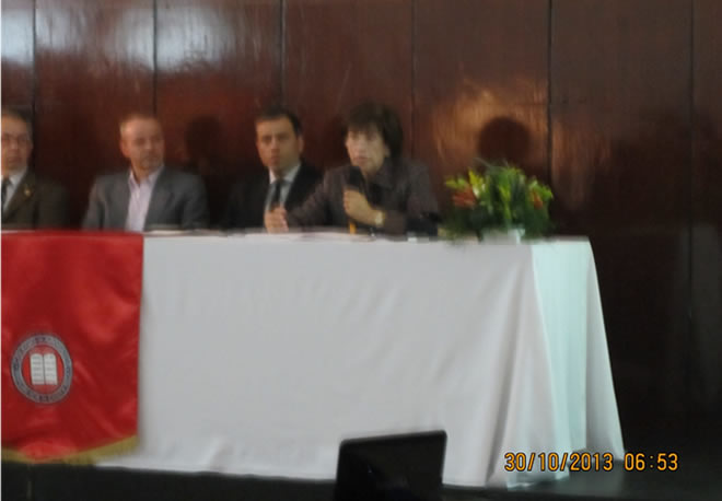 Momento de la presentación del proyecto DevalSimWeb a los asambleístas de la Federación de Colegios Profesionales Universitarios de Costa Rica 